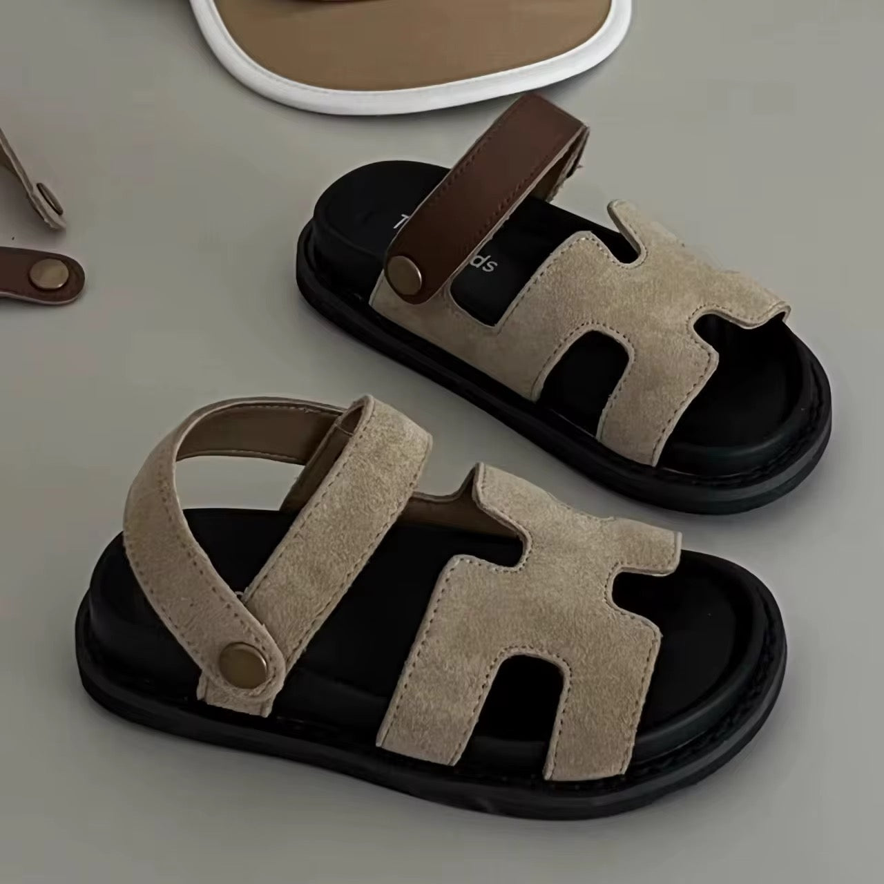 H Sandal